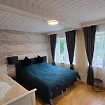Geluk In 2 Holiday home